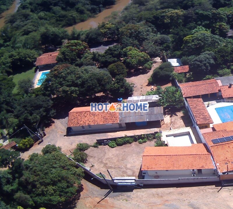 2 Casas com 2 Dorm cada, terreno de 3550m² Região central Itatiba/SP